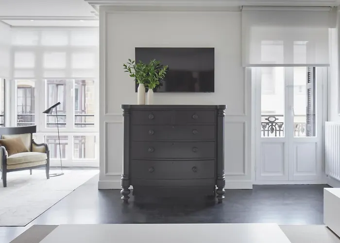 Pitipombo By Feelfree Daire *